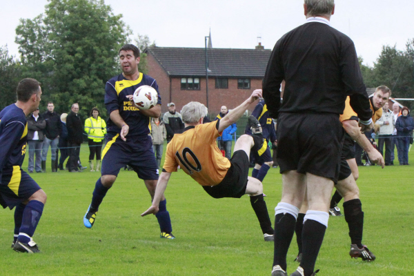 Mel Eves Overhead kick at Uttoxeter pic Peter Harrington