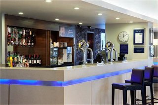 Holiday Inn Express Greenwich-lobbybar